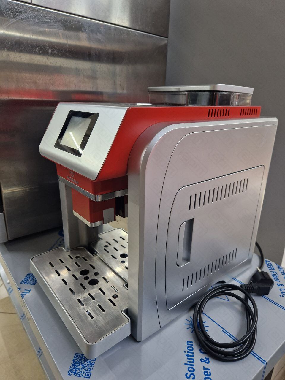 Кофемашина Hurakan HKN-ME717 комиссионная